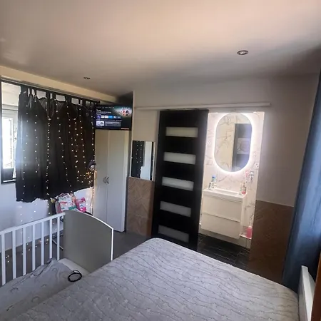 Apartment Location T2 Dans Un Pavillon Avec Terrasse Sur Jardin *